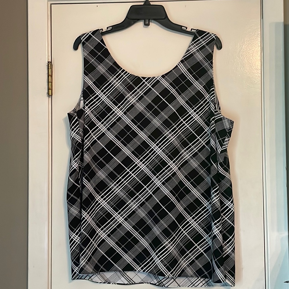 Chicos black/white top